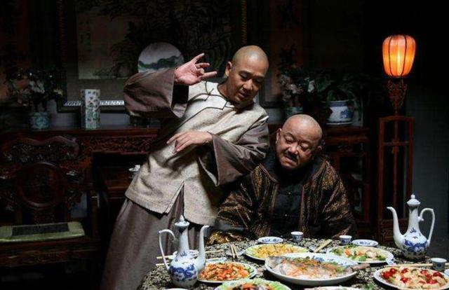 和珅给出上联三斤四两五花肉,纪晓岚对出下联后,和珅冷汗直流