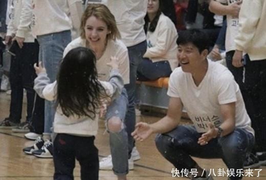 人生赢家!韩国国脚外国老婆貌若仙女,3个混血儿女吸粉无数