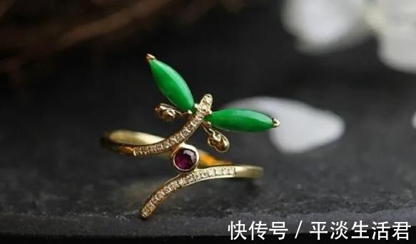 翡翠首饰 秋天的你适合戴什么款式的翡翠又该如何保养它呢!