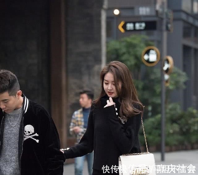 青春|帅气打底裤彰显青春的魅力,可以展现一种清新自然的美丽!