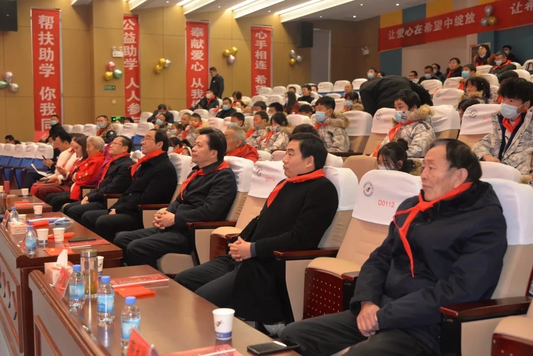 爱意|546名困难孩子有个家,大雪纷飞爱意在流淌