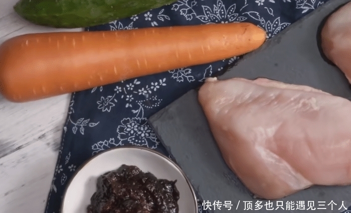 荤素搭配的酱爆鸡丁,鲜香肉嫩有营养,孩子爱吃的美味菜肴