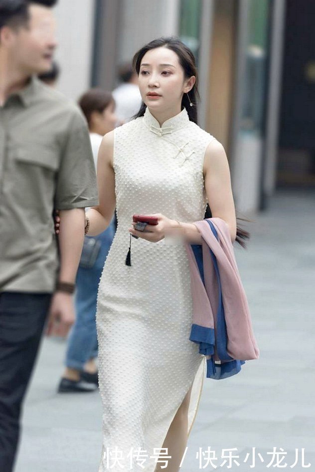 外在美|气质女生穿长裙提升外在美,时尚又凉爽的感觉,突出青春有活力!