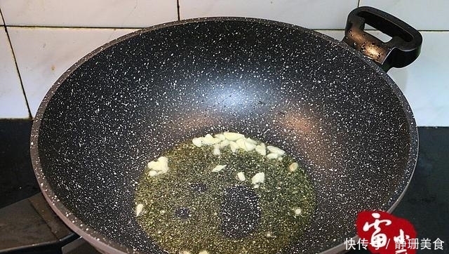 炒白菜时多加一味料,上桌都抢着吃,人间美味呀