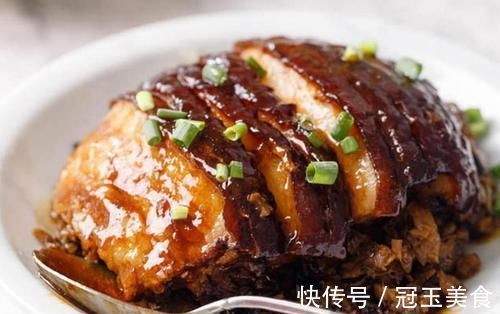 肉皮|做梅菜扣肉,掌握3个要点,保证起虎皮,颜色红亮,好吃不油腻
