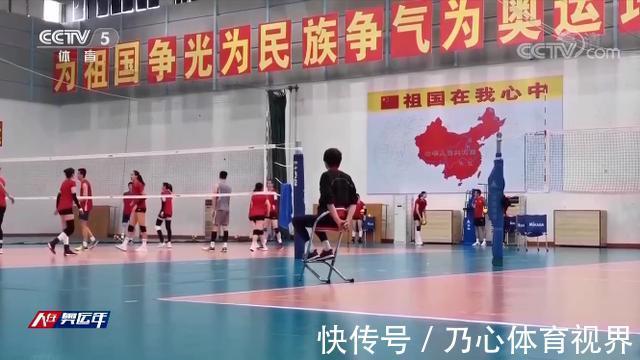 特制|郎平的特制椅子让人泪崩,60岁还想当陪打