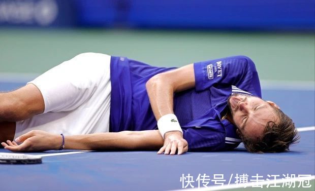 小德|德約全滿貫夢(mèng)碎！怒摔球拍失聲痛哭，成為網(wǎng)壇第一人的難度加大