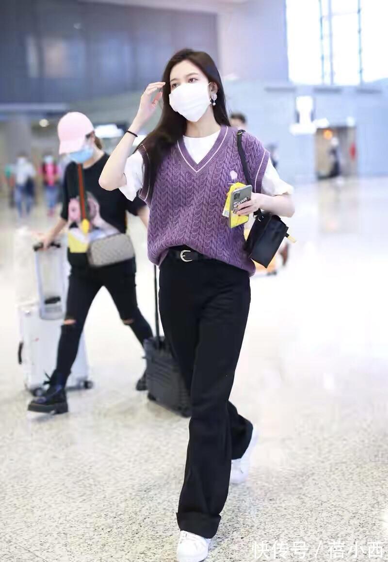 小白|夏日T恤“1+1”叠穿法,瞬间get博主风范,助你迅速提升穿衣品味