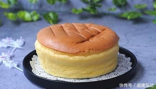 别鼓捣电饭锅蛋糕了,现在流行它!比戚风蛋糕更柔软,简单零失败