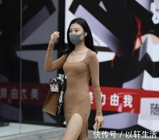 长裙 浅咖色纯棉长裙搭配复古包包,优雅大方,笑容迷人