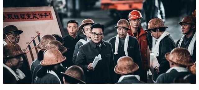 年轻的朋友来相会|《百炼成钢》正在广东卫视热播，何炅饰演扶贫干部遇难题