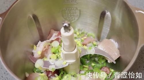 想吃这种肉酥饼不用买,方法跟比例告诉你,新手也能一次成功