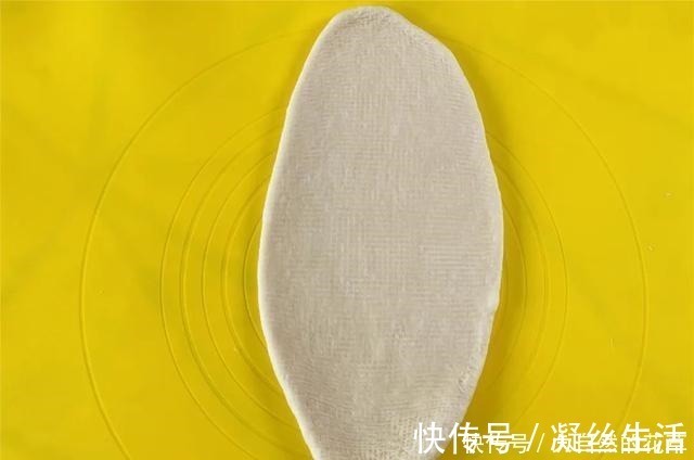 简单而朴素的做法，味道却不普通，最适合新手的烘焙入门面包