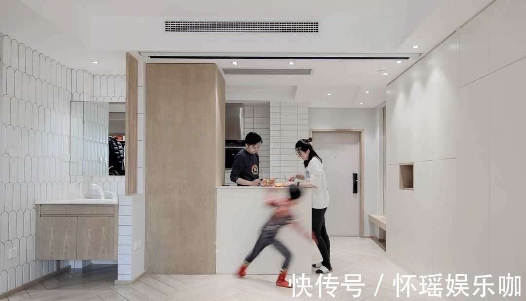 卧室床|舍弃客厅,不买餐桌,卧室床悬空,他家86㎡堪称小户型装修的榜样