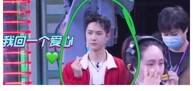 街舞|《街舞4》王一博和布布见面!两人隔空比心,王一博全程飚英文