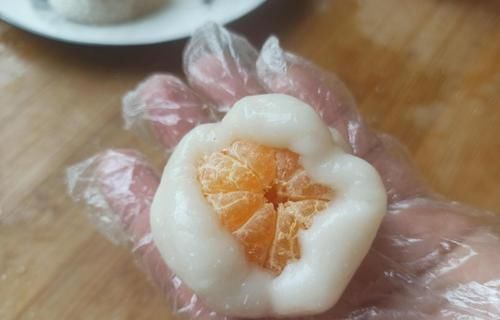 超市真会做生意，1碗糯米1斤水果，竟被他做出了新花样，供不应求