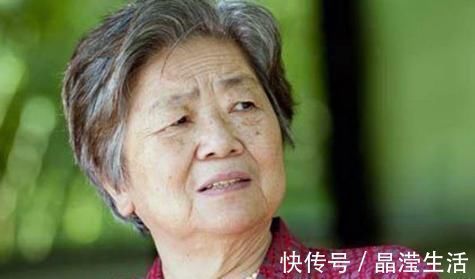 老年斑|为什么年纪大了容易有“老年斑”?专家说:常吃2物,可及时避免