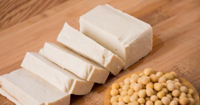 解自己|豆制品对尿酸的影响大吗高尿酸人群,痛风人群可不可以吃豆腐