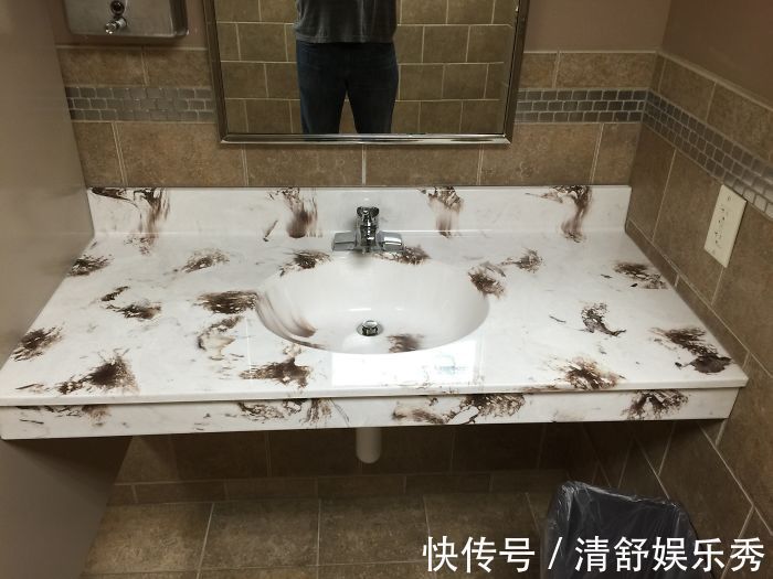 冰淇淋店|30间地狱般的卫生间设计,可能设计师从未上过厕所,开开眼界吧!