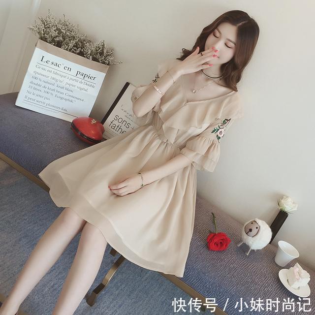 雪纺连衣裙|连衣裙的巧妙搭配,留住青春性感魅力