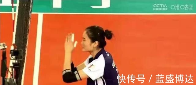 浙江|立判高下!天津女排小将漠不关心遭批,浙江刘雨双手合十道歉获赞!