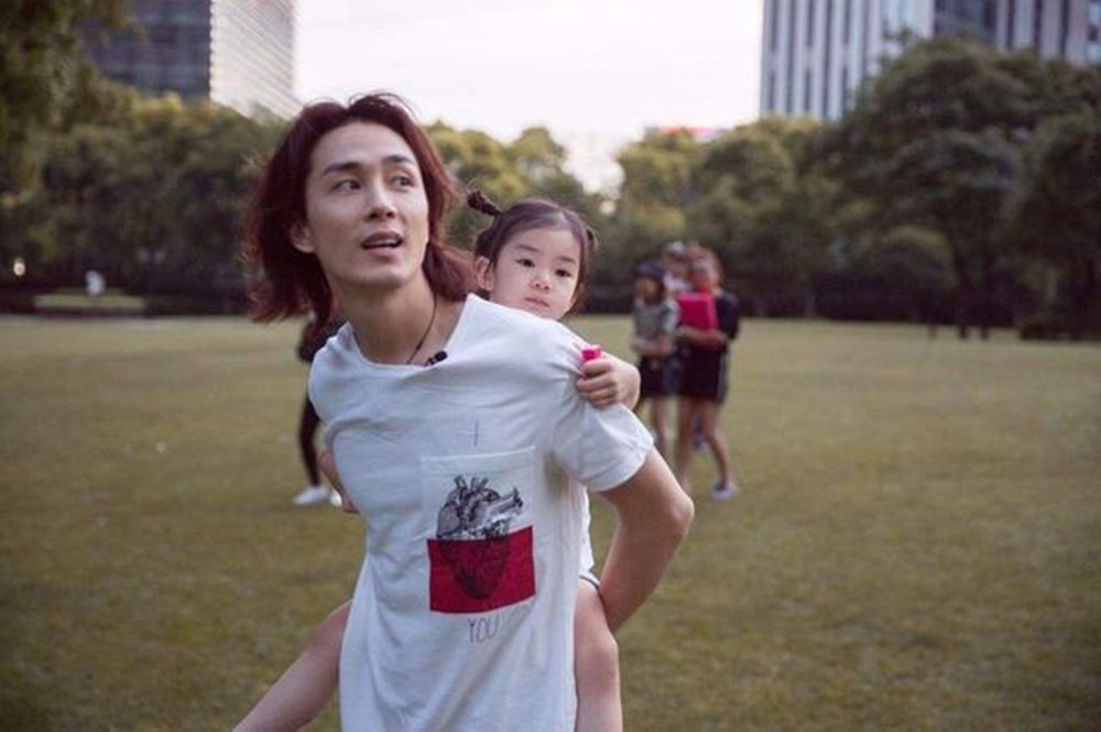 曾奇峰|爸爸感冒打吊瓶,女儿陪护险些哭晕,网友羡慕别人家的“貂皮”