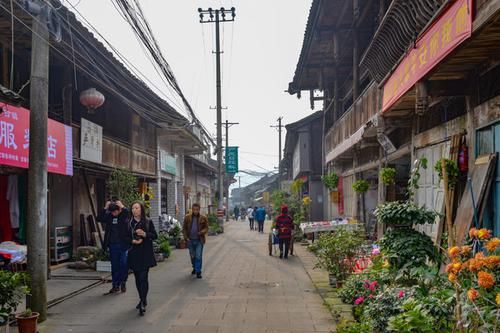 四川|四川峨眉山下的这座“佛系”古镇，有着1400年历史，充满古朴之韵