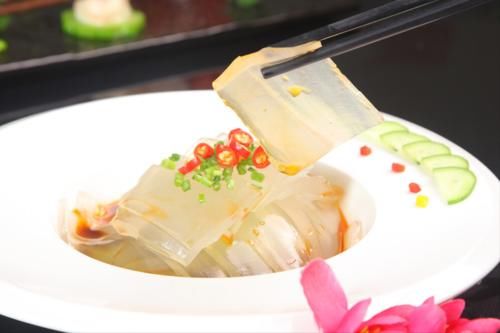蘸料|做猪皮冻，最忌焯水后直接煮，多加1步，Q弹爽滑，透亮还不腥
