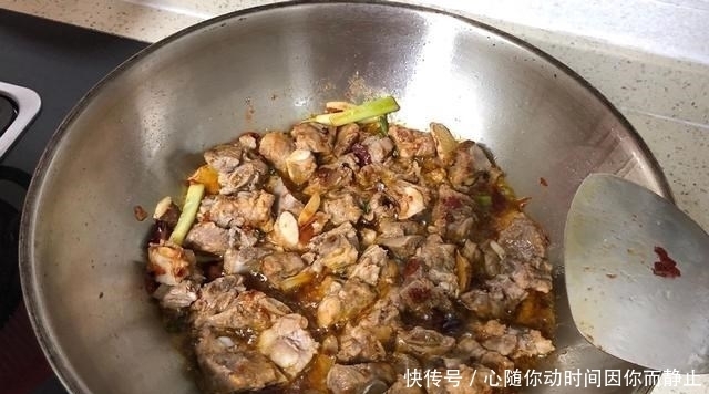 这道菜|孩子生长期，每周吃一次这个菜，营养丰富，孩子不愁长不高