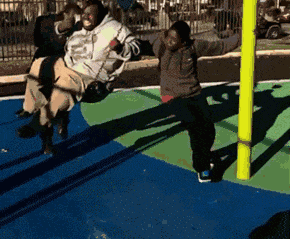 |搞笑GIF:我也这样试了一下我老婆,结果现在我还在医院躺着