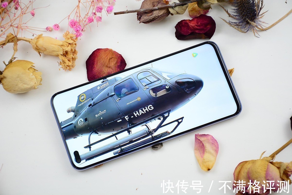 边框|中端机不再吹性能了？国产“全是屏”手机回归，荣耀X20评测