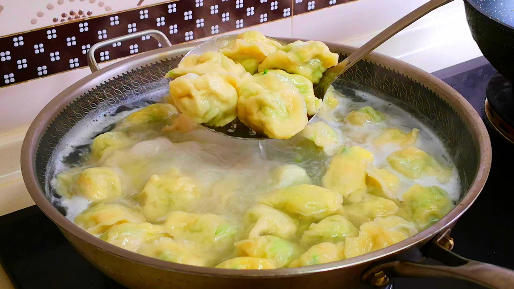 韭菜|立秋吃饺子，就馋这个馅，8块钱包一锅，比韭菜和芹菜都鲜，真香