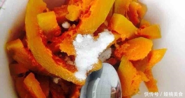 这菜我家儿子最爱吃,隔几天买5斤,捏一捏蒸一蒸,上桌就吃光!