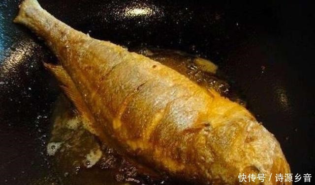 破皮|煎鱼时,不要直接煎,先做这两步,鱼肉不破皮不粘锅,还没有腥味