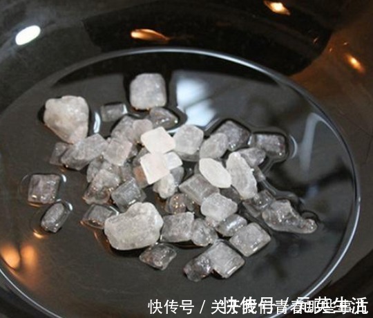 黑不发苦|炒糖色,先放冰糖就错了,多做1步,糖色红亮诱人,不发黑不发苦
