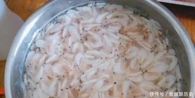 虾皮简单一炒,比大鱼大肉还好吃,鲜味十足!