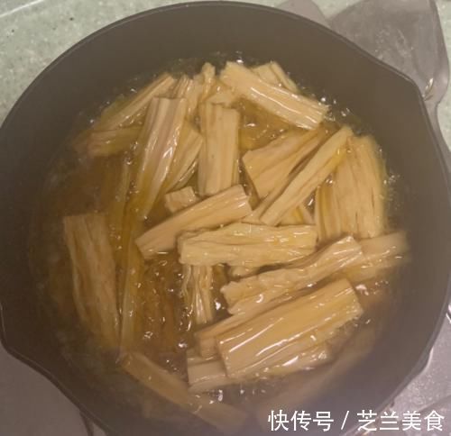 泡腐竹，别直接用清水泡！教你一招，分分钟泡发，柔软筋道，没硬芯