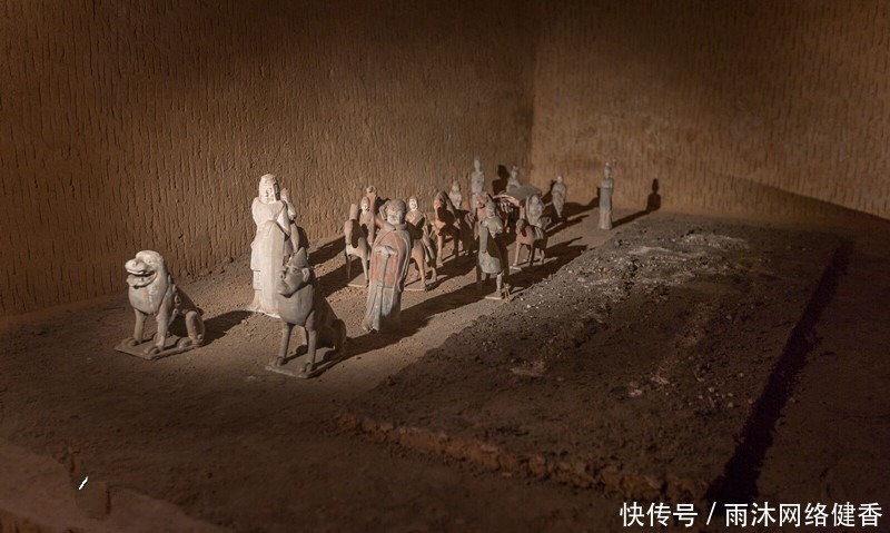 直击四座被盗空的王侯墓室，最著名就是宋四郎的墓室，壁画最逼真