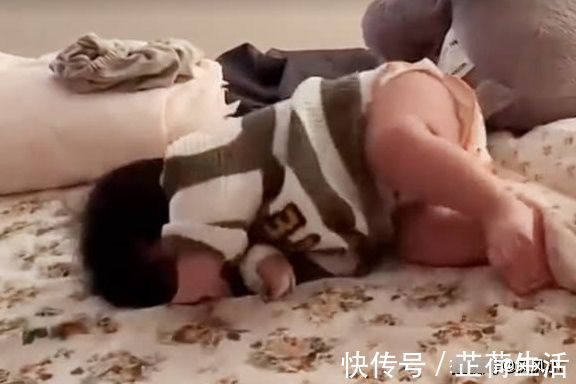 小家伙|六个月的宝宝,在床上变成了如此情景,网友:想生孩子了