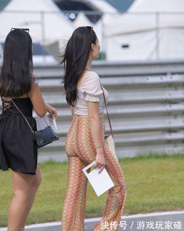 装扮 活力满满的瑜伽裤装扮潇洒有气质,分外展示时髦气质,时尚精致!