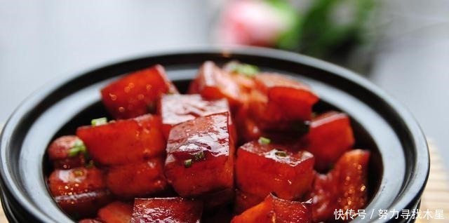 红烧肉的家常做法，口感软糯香甜，吃起来肥而不腻，满屋子飘香