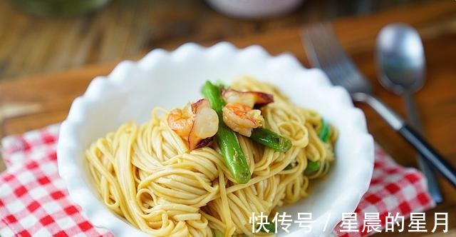 姜丝|虾仁豆角面，营养又好吃，健康美味！