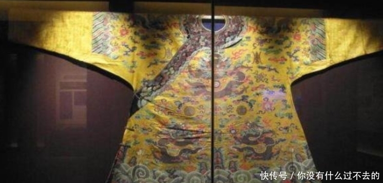  皇帝|古代龙袍造价昂贵，如果脏了怎么办？网友：贫穷限制了我的想象力