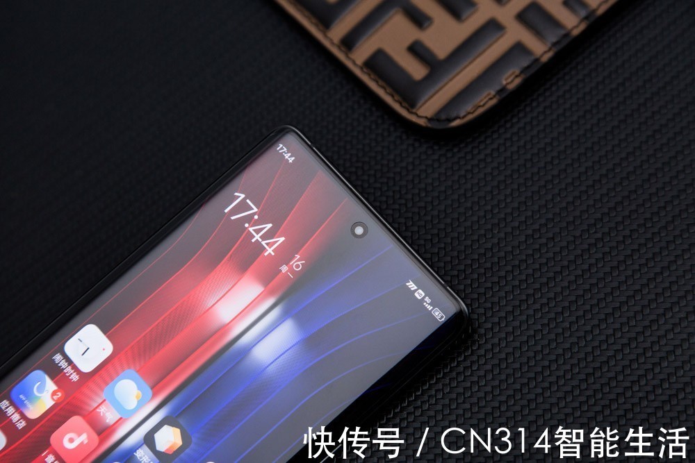 白平衡|iQOO 8 Pro评测：当游戏手机往全能的方向靠近时，带来了哪些惊喜？