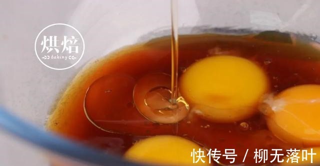 卖断货的生椰拿铁出蛋糕卷了 清新又浓郁 下一个爆款就是它！