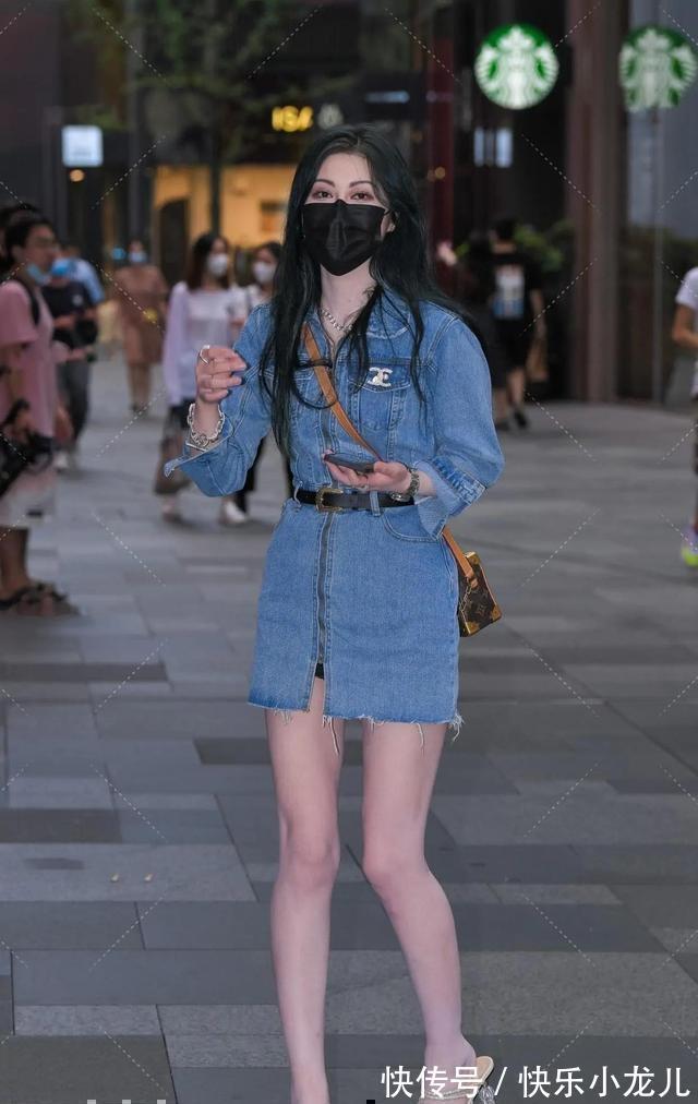 减龄 紧身的连衣裙只有自信的小姐姐才敢穿,休闲还减龄,充满活力