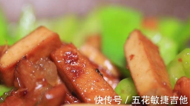 想吃|四步就能完成的腊肉小炒，荤素搭配，营养又解馋，吃了一次还想吃！