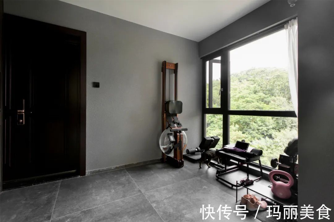 深木色|99㎡现代工业风,85后女神的家,满屋高级灰,绿植清新点缀