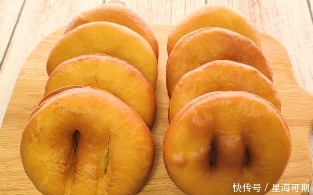 鸡蛋|炸油饼原来这么简单,1碗面粉2颗鸡蛋,柔软不油腻,比油条好吃