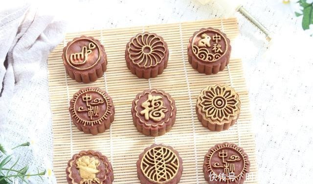  好看|网红黑金月饼的详细做法，好看又好吃，步骤详细包你会